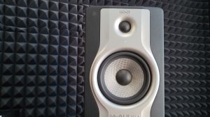 M audio bx5 EDIFIER mr4 звуковое сравнение. Лучшие колонки за свою стоимость EDIFIER MR4
