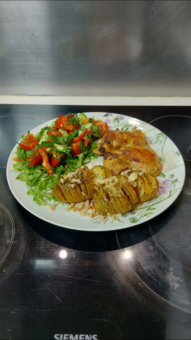 Картофель хассельбек с панграттато.