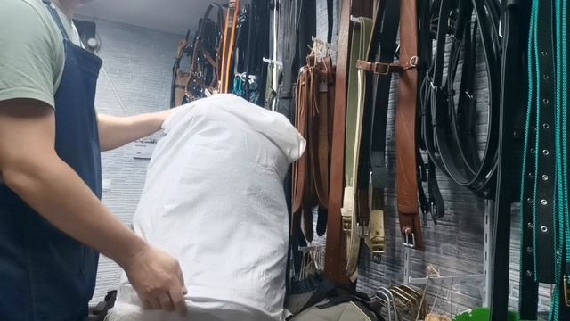 Упаковка седла для лошади при транспортировки. смотреть онлайн
