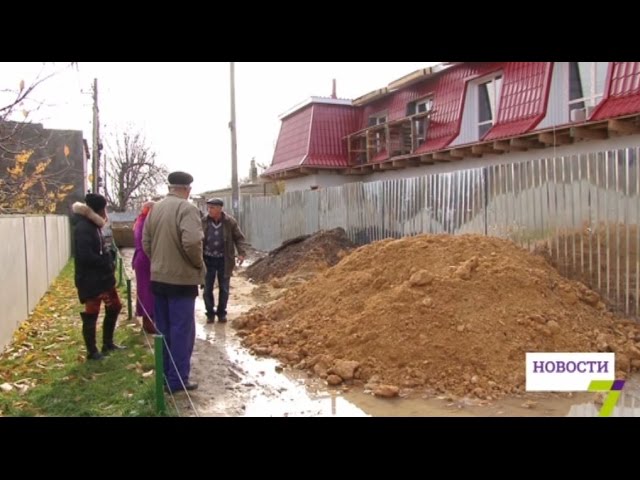На одной из улиц Одессы канализационные стоки сливают в катакомбы смотреть онлайн