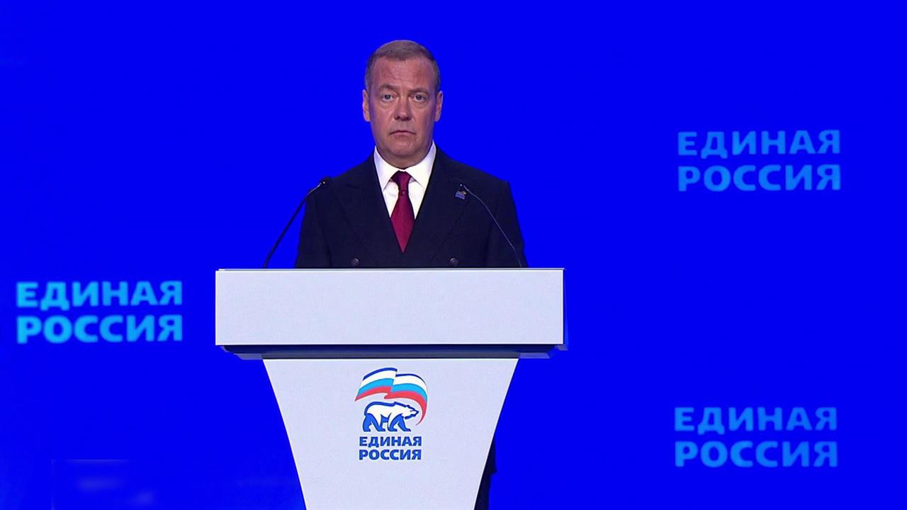 Съезд партии "Единая Россия" утвердил списки кандидатов на выборы в Госдуму. смотреть онлайн