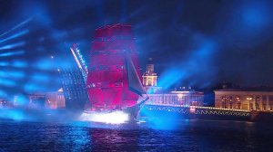 Грандиозное шоу «Алые паруса» открыло выпускникам дорогу в новую жизнь.