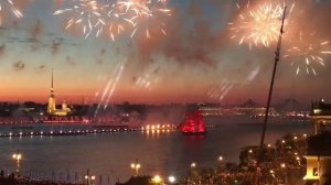 Сказка над Невой: «Алые паруса» прошли в Петербурге.

В ночь на 28 июня Северная столица не спала.