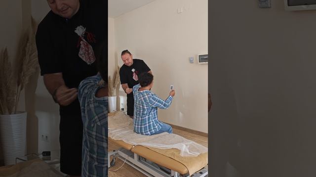 Болит колено более 4 лет. Причина слабость мышц SJ-DTR эталонный разбор.mp4 смотреть онлайн
