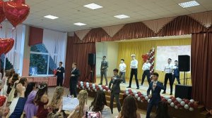 мальчишки говорят спасибо своим одноклассницам!!! какие молодцы
