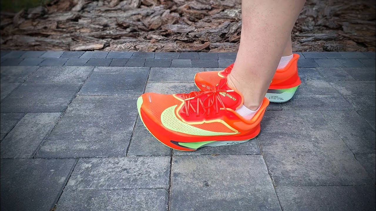 Nike Zoom Fly 6. Сравнение с предыдущей версией. смотреть онлайн