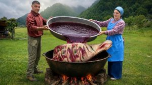 Готовим огромную говяжью ногу в сладком маринаде из шелковицы. Жизнь в Азербайджане