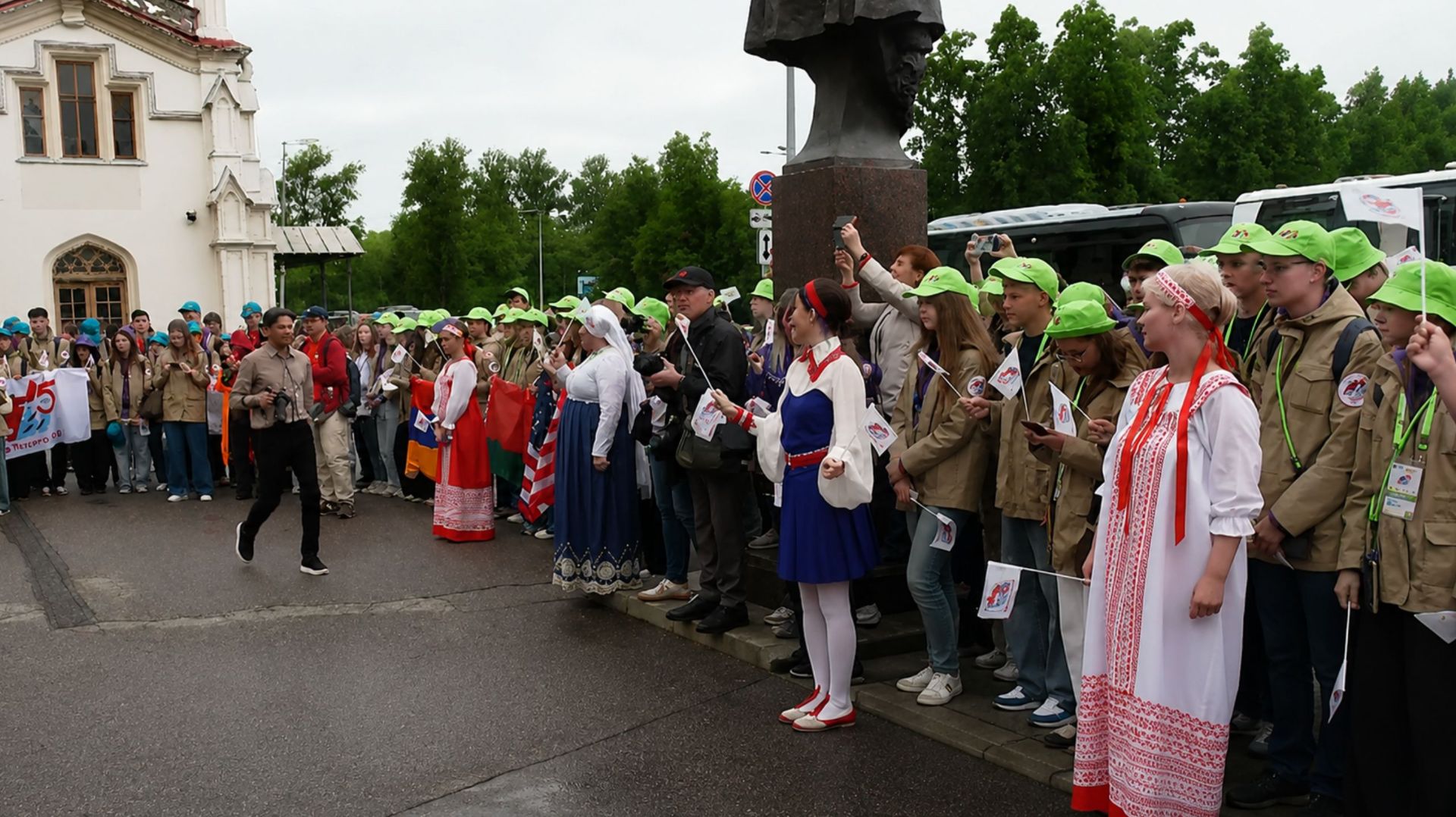 «Поезд памяти» в Петергофе: участники проекта почтили память защитников Ленинграда смотреть онлайн