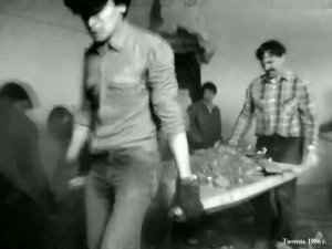 1986 год. Тюмень. Студенты наводят порядок в храме Петра и Павла.