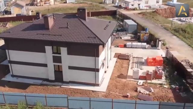 Комфортный дом с удобной планировкой. Облет двухэтажного дома с террасой