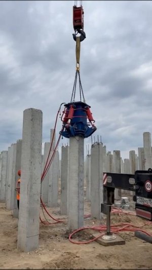 Срезка свай на автокране( Вертикальный сваескусыватель CASTOR)
