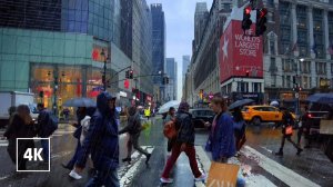 Прогулка под дождем в Нью-Йорке. США
