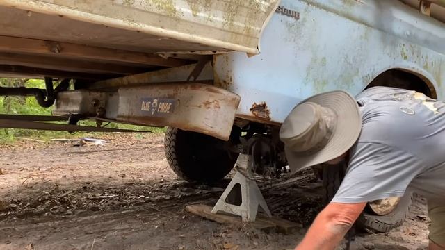 Спасение болотного дракона Заброшенный 1974 F250 Custom 390 V8 FORD Forgotten Vintage Camper смотреть онлайн