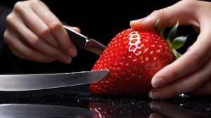 Погрузитесь в звуковой мир нарезки прозрачной кристальной клубники 🫧 ASMR для релакса: АСМР ASMR ИИ
