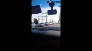 Огромная пробка на ГЭС из-за нелепой аварии в Волжском
