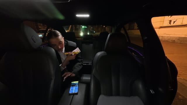 Разлила пиво и СБЕЖАЛА в ВИП ТАКСИ | Лёля Такси