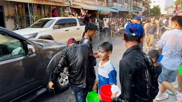 Эпическая водная битва или как отмечают новый год в Камбодже