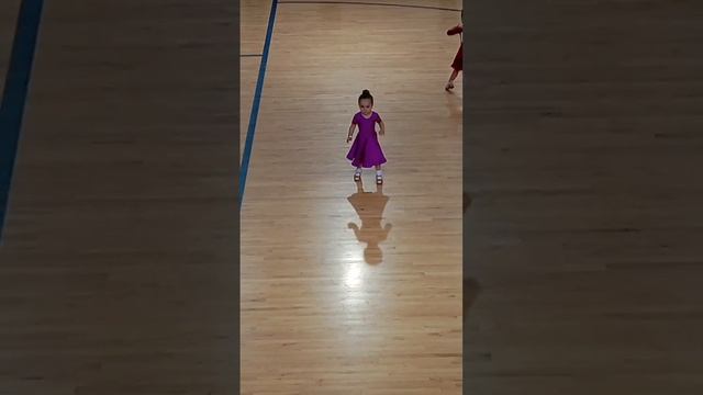 Ну ,и пусть мне три года, всё равно, танцую лучше этих Пятилеток!!!!!))) смотреть онлайн