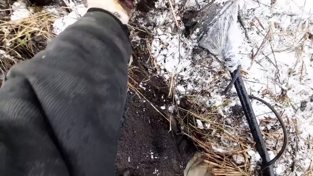 Под землей скрывалось много интересного... #шурф #фундамент #заброшенное #metaldetecting