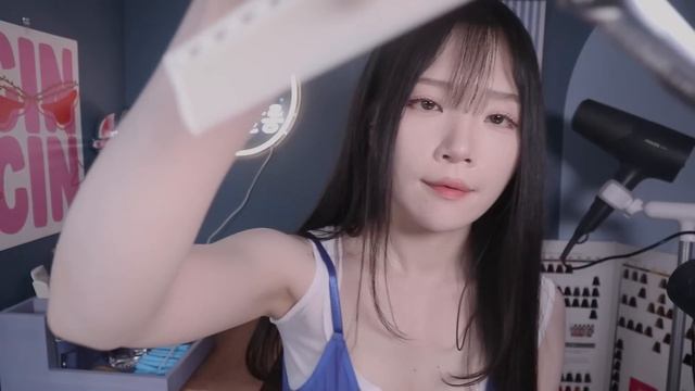 ASMR Ролевая игра в парикмахерской без зеркала, но с полной уверенностью_456240295.mp4