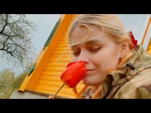 За окном пасмурно,холодно и сыро ,а ты занимаешься домашними делами,готовишь обед…