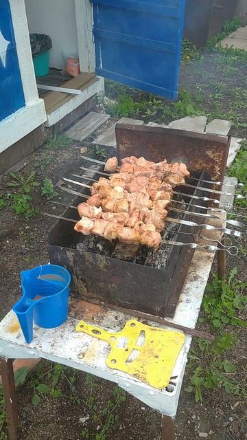 жарим шашлык просто так чтобы покушать смотреть онлайн