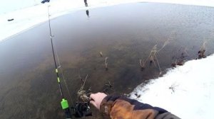 Нашли советскую бурилку. Вода не замерзает даже зимой. И давай там таскать.