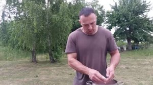 ВЯЧЕСЛАВ ГОТОВИТ ШАШЛЫК.Жизнь наполняют новые люди ,новые впечатления.