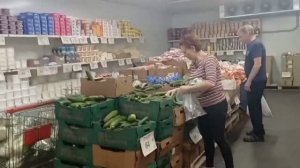 СВЕТОФОР🚦ТОЛПЫ ЛЮДЕЙ 🤯РАСКУПАЮТ ДЕШЕВЫЕ ПРОДУКТЫ ПИТАНИЯ❗Обзор магазина низки