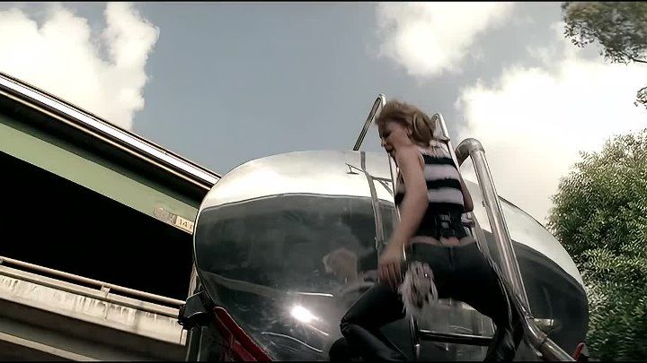 Kylie Minogue - Red Blooded Woman