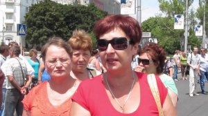 Жители пос. Октябрьский митингуют в центре Донецка