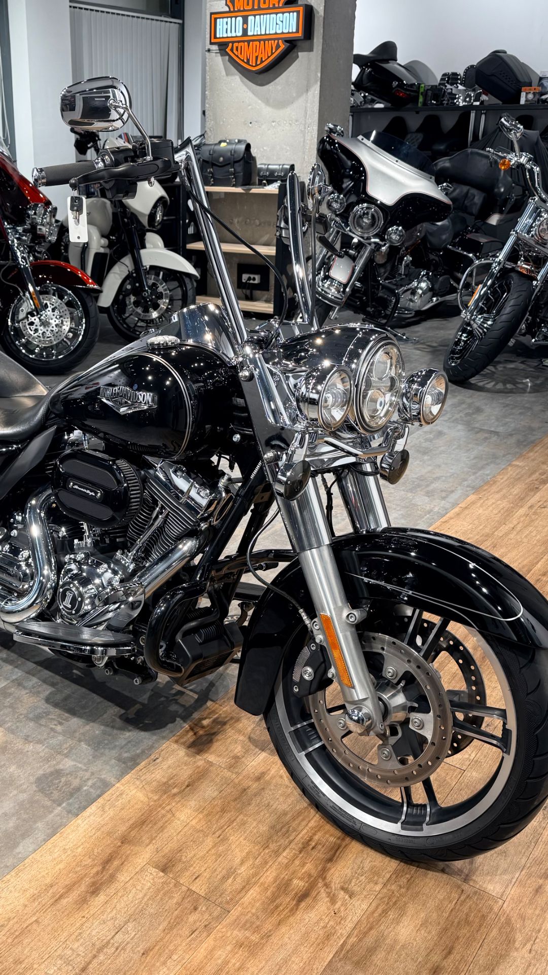 + 2014 HD Road King 103 ABS Vivid Black 39K (VIN 5HD***0218) смотреть онлайн