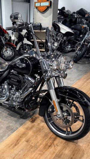 + 2014 HD Road King 103 ABS Vivid Black 39K (VIN 5HD***0218)