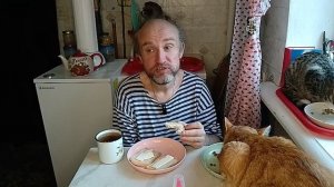Завтрак с котями. У моей деточки будет операция. Мукбанг. Обжор. Еда на камеру. Диета. Шизофрения.