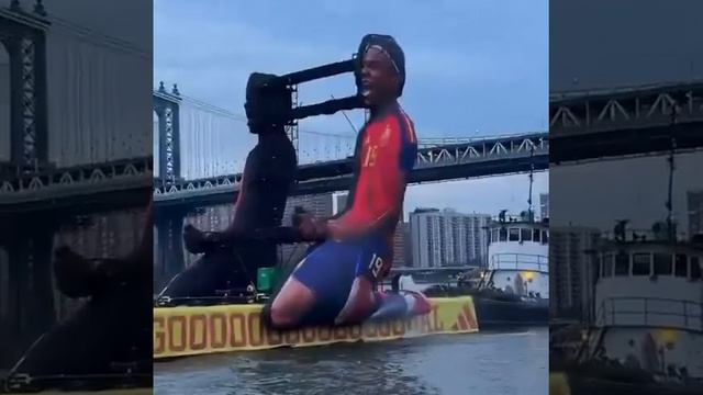 ямаль плывеёт по реке в США 🤣🤣🤣 смотреть онлайн