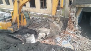 демонтаж и снос четырёх этажных зданий экскаватором, разборка зданий автокраном 28 метров 25 тонн гп