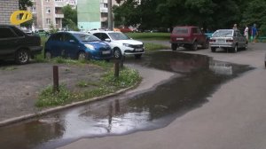 ЖИТЕЛИ ДОМА №4 ПО УЛ. ЭНТУЗИАСТОВ ПОЖАЛОВАЛИСЬ НА ОТСУТСТВИЕ МЕР ПО ЛИКВИДАЦИИ ПОРЫВА ТРУБЫ