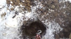 Долго его откапывали. Рыбалка в Сибири. Глухозимье близко.