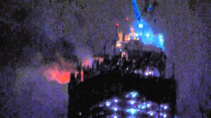 В Москве горит завод слышны взрывы.Пожар на заводе в Тушино крупнейший за 20 лет