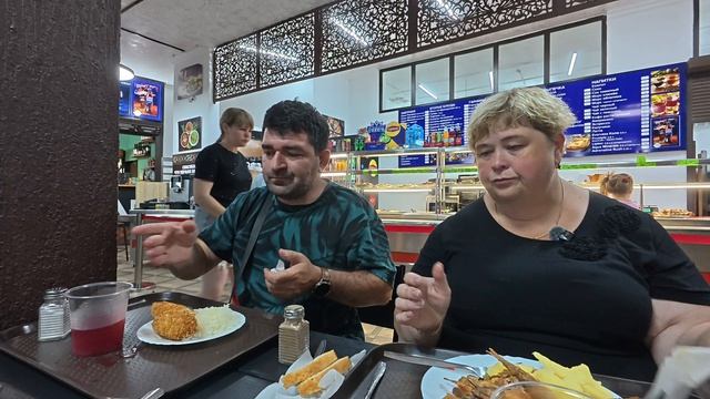 Первый вечер на берегу чёрного моря. Прогулка по набережной. Ужинаем в кафе. смотреть онлайн