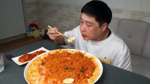 Кореец ест острый рамен и кимчи. Мукбанг. Корейцы едят на камеру. Мокбанг