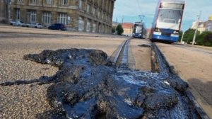 Вот так кипит асфальт в Европе,Жара убивает Европу: 1300+ погибших, 150 млн в экстремальных условиях