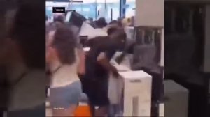 Драка за вентиляторы в Париже,всё правильно назат гейрлпу в 90-е