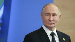 Владимир Путин защищает мою страну.