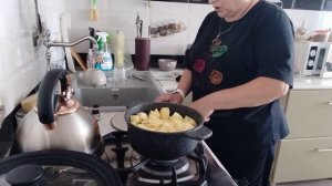 Много покупок. Закупились на весь месяц.