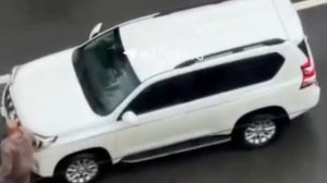 Три месячные нормы осадков выпали над Екатеринбургом. Дороги ушли под воду. По ним плывут автобусы и
