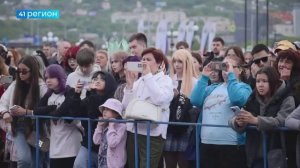 ДЕНЬ МОЛОДЁЖИ И ШКОЛЬНЫЕ ВЫПУСКНЫЕ ОТМЕТИЛИ В СТОЛИЦЕ КАМЧАТКИ • НОВОСТИ КАМЧАТКИ