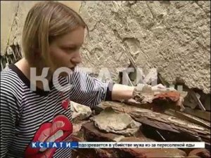 Жителей дома пришлось эвакуировать сотрудникам МЧС из-за обрушения