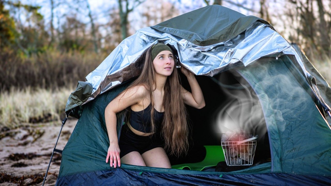 Моя палатка-сауна улетела в океан — Solo Girl Storm Camping | EP2 🌊