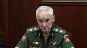 Министр обороны провел встречу с военными корреспондентами.